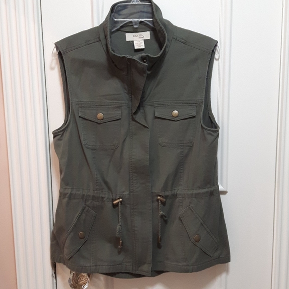 2 for 20! 🛍️ Green Cargo vest with draw string